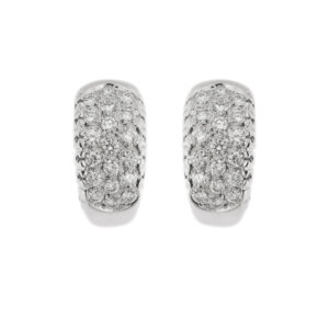 Orecchini a lobo in oro bianco 18 kt con 38 diamanti taglio brillante da 0.06 ct cad. totale 2.28 ct - colore FG e purezza VVS ; chiusura con perno e molla.