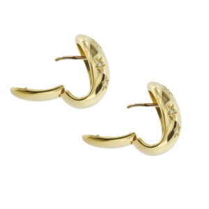 lato e apertura di orecchini a lobo in oro giallo con stelle e diamanti